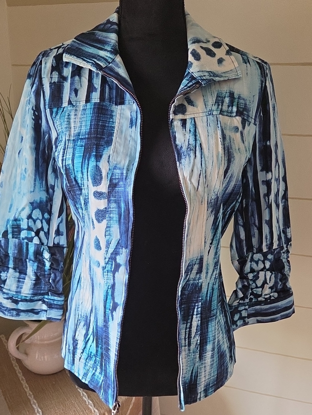 Chicos Blue Abstract Print Ruched 3/4 Sleeve Zip Jacket Watercolor Art To Wear 0